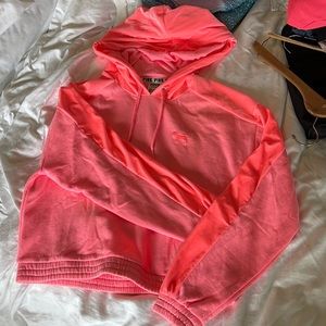 Victoria’s Secret Pink crop hoodie. Like new. Size M. Velvet sleeves and hoodie.